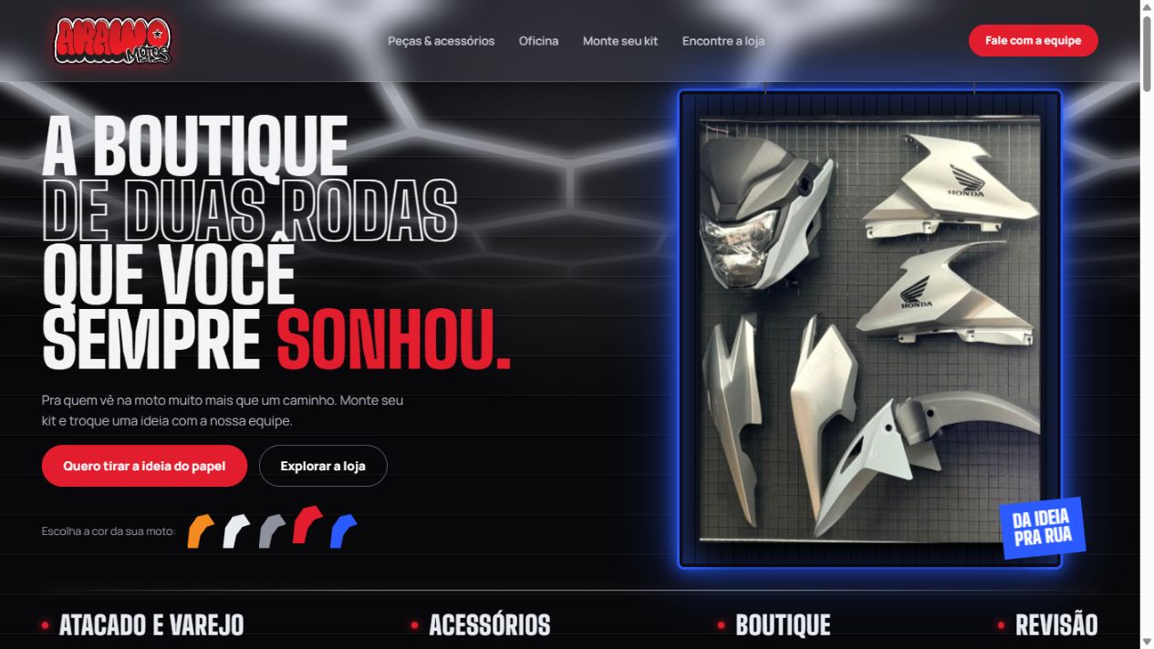 Site Araújo Motos com carenagens em um quadro, identidade vermelha e chamada A boutique de duas rodas.